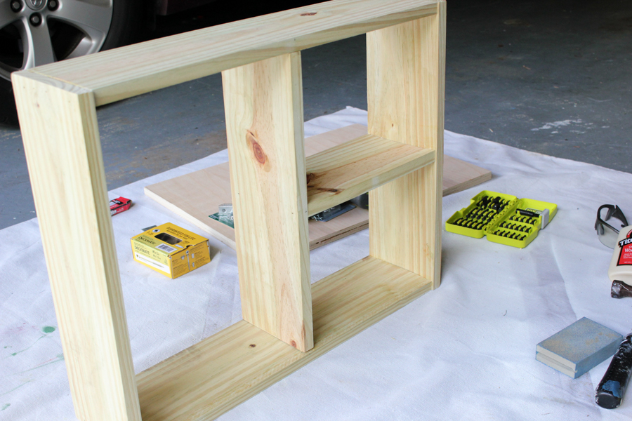 Learn how to build this DIY White & Wood Two-Toned Outdoor Serving Station! #DIHWorkshop #ad